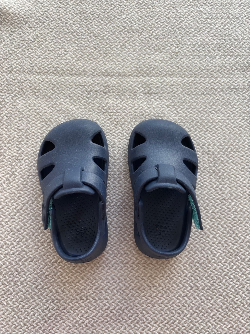Ten Little Splash Sandals in Navy Size 5